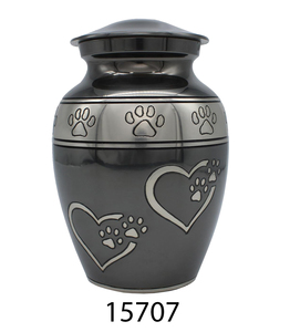 Urne funéraire unique en laiton pour animaux de compagnie avec symbole d'empreinte de patte représentant l'amour, le respect et la mémoire éternelle des animaux de compagnie - Product Image 3