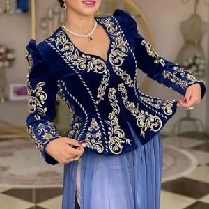 Chaqueta azul real sobre tela de terciopelo con elegante adorno de cuentas de cristal, perlas, trabajo de piedra de vidrio para ropa de fiesta - Product Image 1