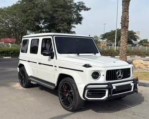 Magnifique Mercedes-Benz Classe G AMG 2023 blanche avec garantie, sièges en cuir, intérieur rouge, système de navigation Bluetooth, télécommande gauche R19 - Product Image 1