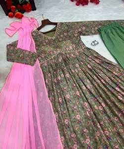 Fashion Fusion: estilo pakistaní Salwar Kameez: fusión de estilos tradicionales y modernos, creando una moda elegante y elegante - Product Image 5