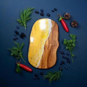 Planche à découper en résine conçue avec du tourbillon en marbre bleu fabriqué à la main à partir de bois durable excellent pour le service de nourriture créatif - Product Image 3