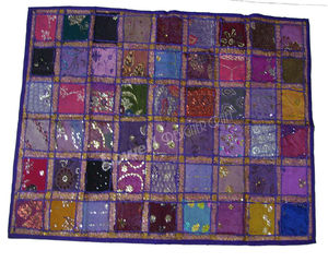 Nappes de table ethniques indiennes décoratives en patchwork de sari, chemin de table tribal artisanal, textile bohème coloré pour table à manger - Product Image 1