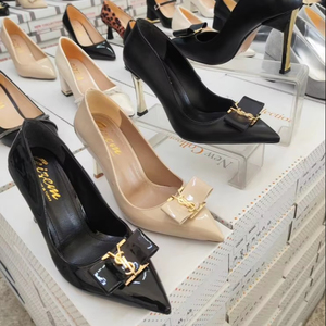 Zapatos de Tacón de Aguja Clásicos de 9 cm para Mujer, Punta Puntiaguda, Decoración de Diamantes de Imitación, CUERO PATENTADO BURGUNDIA, 36-40, Hechos en Turquía - Product Image 1