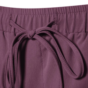 Pantalones cortos deportivos para hombres hechos de poliéster 100% con tela transpirable y de secado rápido ideal para el fitness de verano - Product Image 5