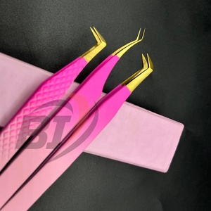 Pinzas de extensión de pestañas de agarre fuerte de acero sostenible Pinzas de pestañas hechas en Pakistán con etiqueta privada recubierta de color de dos tonos - Product Image 5