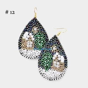 Fleuri et original : Boucles d'oreilles brodées écologiques et colorées "Palette de la nature : Boucles d'oreilles personnalisées à fleurs avec breloque brodée - Product Image 5