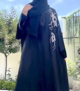 Vêtements musulmans traditionnels élégants et modestes pour femmes Robes de Dubaï formelles caftan de style abaya brodées à la main de qualité supérieure - Product Image 3