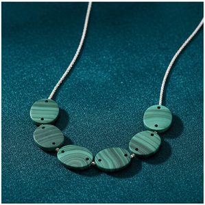 Pierre précieuse en malachite verte ovale polie avec une profondeur de couleur naturelle pour la fabrication de bijoux, vente en gros en usine, exportation - Product Image 2