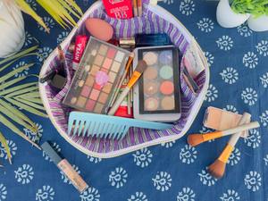 Sacs à main vintage Le Souvenirs |   Sacs de rangement pour maquillage en coton matelassé à imprimé floral, fermeture éclair, résistant à l'eau, écologique - Product Image 3