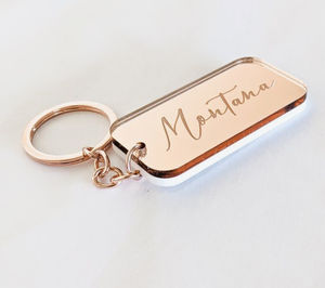 Llavero de acrílico duradero personalizado con tema de anime, llavero elegante único, opciones de grabado personalizado para regalos - Product Image 4