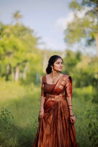 Brilla con Nuestro Hermoso Lehenga Choli Tradicional con Bordado en Tela de Algodón Puro, Nuevo Diseño con Dupatta para Fiesta - Product Image 5