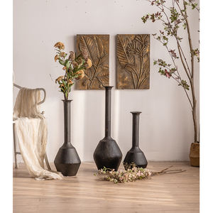 Floreros de hierro y latón de metal de alto estándar, juego de tres floreros de suelo rústico decorativos interiores - Product Image 3