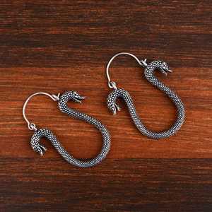 Pendientes de Aro con Diseño de Serpiente, Moda 2024, Joyería Gótica de Latón para Mujer, Acabado Plateado Oxidado, Diseño de Reptil, Venta al Por Mayor/OEM - Product Image 3