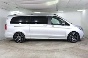 Mercedes-Benz V-Class 2.0D V300D AMG Line 2020 d'occasion, conduite à gauche/droite, nettoyage rapide - Product Image 6