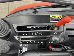 Tracteur compact haut de gamme 2022 LX3310HSDC avec cabine, transmission hydrostatique et moteur diesel de 30,8 CV - Product Image 6