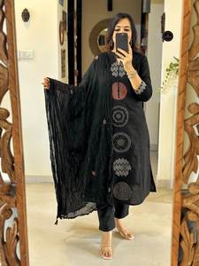 Raksabandhan คอลเลกชันชุดผ้าฝ้ายพิเศษมาใหม่ชุด Kurta พร้อมกางเกงผ้าฝ้าย & dupatta Malal ที่มีลวดลายเป็นชั้น - Product Image 5