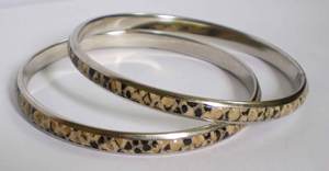 Conjunto de brazaletes de cobre chapado en metal de lujo para mujer, dos piezas, diseño con incrustaciones de estampado animal de leopardo, brazalete redondo delgado, elegante y moderno - Product Image 6