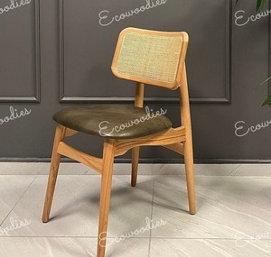 Chaise de jardin extérieure multifonctionnelle moderne avec cadre en bois et dossier en canne naturelle pour hôtels - Product Image 1