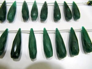 Esmeralda lágrima Briolette facetado Alta Calidad 1 pulgada de largo verde piedras preciosas cuentas 8 pulgadas hebra vendida por hebra EMINENT JEWEL - Product Image 4