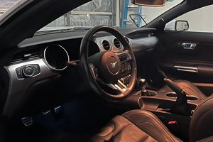 Ford Mustang GT Coupé Premium 2020 d'occasion, boîte manuelle 6 vitesses, moteur Coyote V8 - Product Image 4