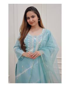 ชุดสูทผ้าไหมสีฟ้า leheriya ตกแต่งด้วยกางเกงเข้าคู่ปักมือมุกและผ้าไหมแก้วมุกใส่ทำงาน - Product Image 3