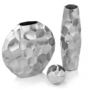 Vase en métal argenté avec design élégant en feuille d'or pour la décoration de la maison de luxe Pièce maîtresse élégante et affichage floral artistique - Product Image 5