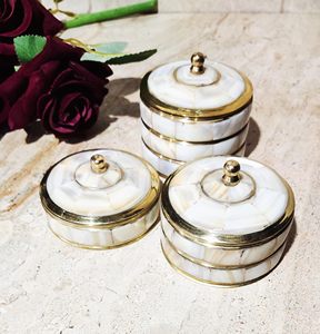 Sindoor Dani de latón bellamente elaborado con arte de nácar para regalar para religiosos y bodas y a bajo precio - Product Image 5