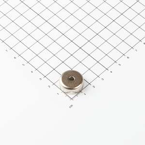 Gripper Piatto in Neodimio Ø20x7mm con Svasatura Cilindrica - Product Image 1