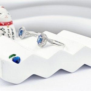 Elegante anillo de piedra natal de marzo de plata esterlina para mujer Topacio Azul en forma de cojín clásico laboratorio creado ovalado chapado en rodio - Product Image 5