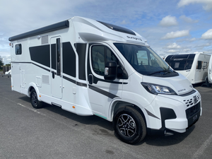 Autocaravana de Lujo de 5m, Mini Autocaravana para 4 Personas, Impermeable, Ligera, de Aluminio y Acero, EURO 5, 3500KG de Carga Útil, Completamente Equipada - Product Image 1
