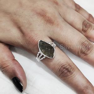 แหวนผู้หญิงประดับพลอยควอตซ์สโมคกี้ดิบธรรมชาติ วงแหวนลายจุด 3 จุด แหวนเงินแท้ 925 สำหรับเทศกาลคริสต์มาส - Product Image 4