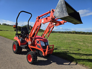 Nouveau tracteur compact Kioti NS6010 HST de 60 CV avec transmission hydrostatique 4x4, équipement agricole diesel, prêt pour le chargement, en vente maintenant - Product Image 6