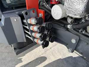 Tractor 4WD M4N-071HDC12 2022 - 73HP Compacto y Potente con Bomba y Motor para Agricultura Especializada - Product Image 6