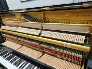 Piano Vertical Yamaha U1H 2061609, Ajustado y Reparado por Expertos, Calidad Garantizada, Piano Usado de Calidad, Elección Ideal para Artistas - Product Image 3