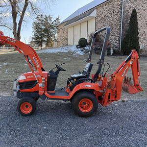 Mini cargador de rueda delantera 4x4/4X2 TCM, cargador de dirección deslizante de carga nominal de 5 toneladas, alta eficiencia, 0,1 Cbm, capacidad de cubo, rodamiento del motor - Product Image 1