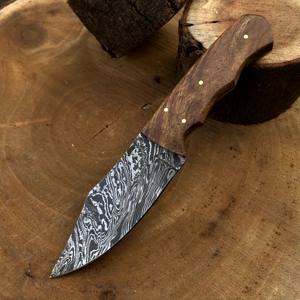 Cuchillo de caza de acero de Damasco de tamaño personalizado hecho a mano con mango de madera de hueso de camello de primera calidad compatible con OEM - Product Image 3