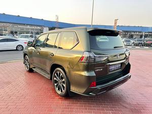 Lexus LX <span class=keywords><strong>570</strong></span> 5.7L V8 Signature Black Edition 2021 d'occasion authentique, propre et prêt à rouler - Product Image 2