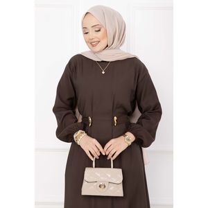 Robe Hijab Dorée avec Broche et Détail à la Taille, Style Simple, Couleur Café, Lavable, avec Taille Naturelle - Product Image 2