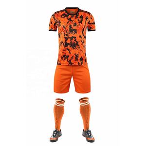 Conjunto de camiseta de fútbol con nombre personalizado, kits de fútbol sublimados transpirables con juego completo que incluye impresión del nombre del equipo - Product Image 6