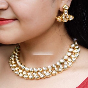 Joyería chapada en oro Conjunto de collar de boda Collar de novia Kundan dorado con pendientes Royal para mujer Collar clásico de mujer - Product Image 1