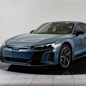 E-Tron GT 2023 d'occasion en bon état avec boîte de vitesses manuelle, transmission intégrale, sièges en cuir, intérieur foncé, taille des pneus R20 - Product Image 1
