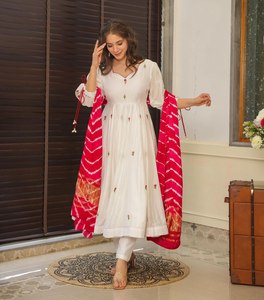Dernier Designer Georgette Soie Broderie Travail Anarkali Costume Par FabZone - Product Image 4