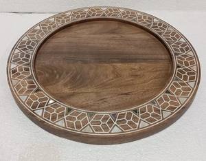 Placa de cargador con incrustaciones de hueso de madera hecha a mano de Acube Industries para decoración de mesa - Product Image 2