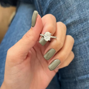Anillo de compromiso de diamante cultivado en laboratorio con corte ovalado de 1,7 quilates, oro sólido de 14K para bodas y fiestas románticas - Product Image 1