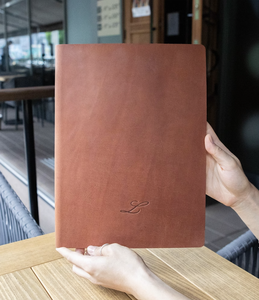 Carpeta de menú de madera de tamaño personalizado con anillas para café, bar y restaurante, soporte de menú marrón con encuadernación de cuero para restaurante - Product Image 6
