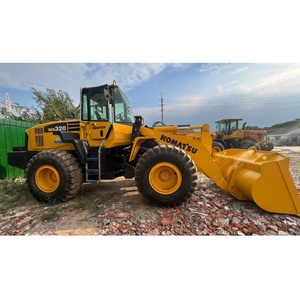 Chargeuse sur pneus Komatsu WA320-5 d'occasion d'origine japonaise en stock, bon état, pour travaux de terrassement et de construction - Product Image 1