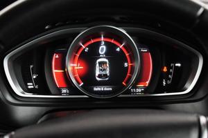 UTILISÉ LHD/RHD 2019 VOLVO V40 D3 MOMENTUM - Product Image 4
