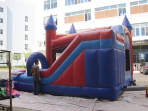 Châteaux gonflables avec toboggan aquatique en promotion pour location commerciale - Product Image 2