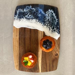 Planche à découper durable en bois et en résine faite à la main pour les chefs professionnels et les amateurs de cuisine à domicile dans le monde entier - Product Image 1
