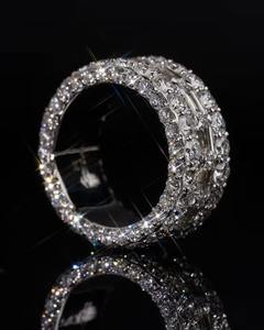 Bague d'éternité pour homme en argent plaqué avec diamants ronds en accentuation |   Bijoux de luxe audacieux - Product Image 3